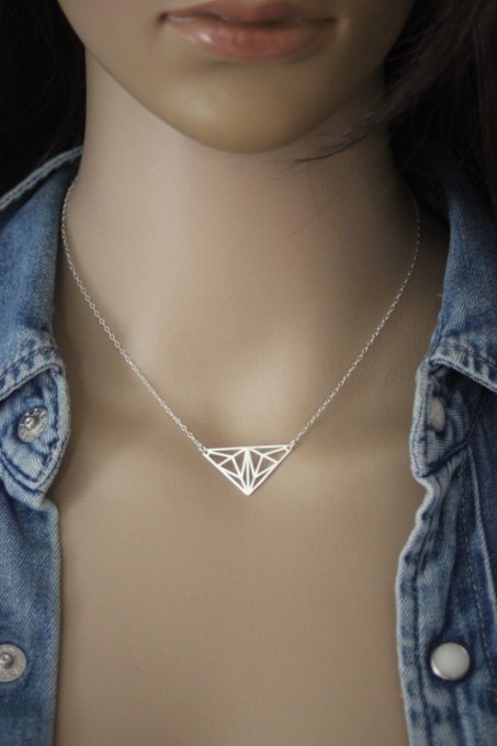 Collier argent massif pendentif triangle graphique style origami