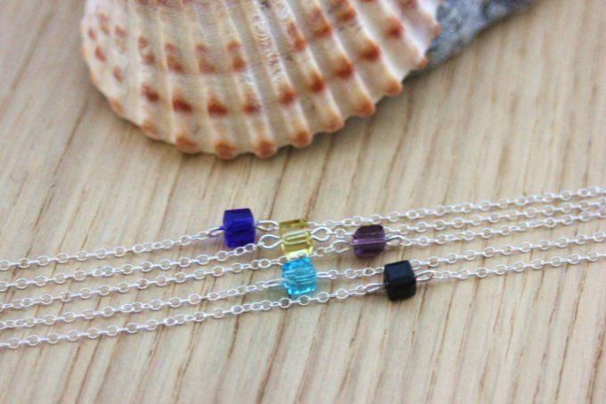 Collier en argent petit cube coloré