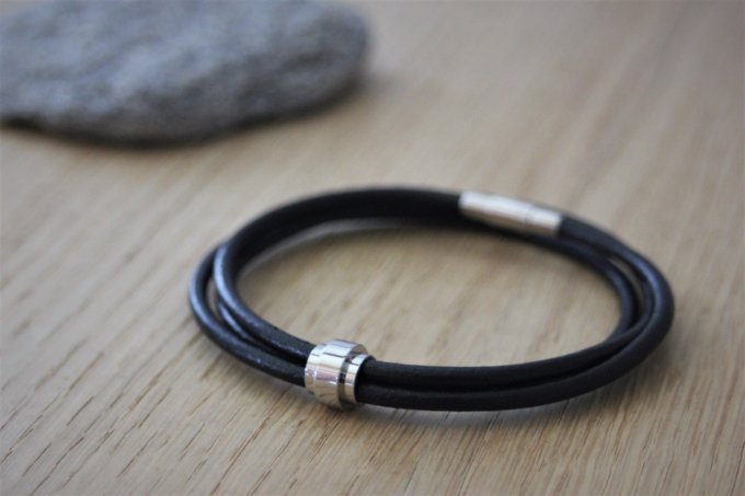 Bracelet cuir noir et perle tube acier inoxydable