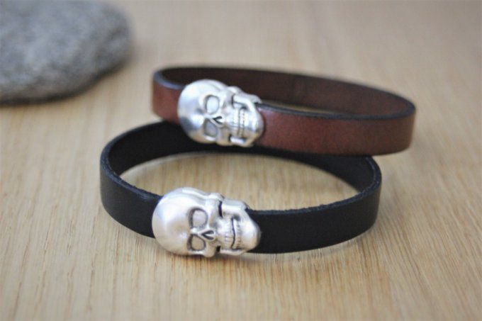 Bracelet cuir style biker fermoir tête de mort