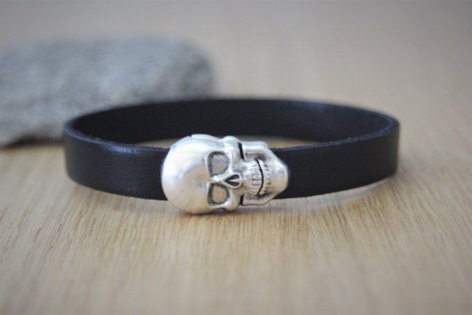 Bracelet cuir style biker fermoir tête de mort