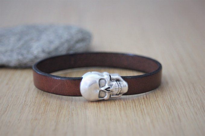 Bracelet cuir style biker fermoir tête de mort