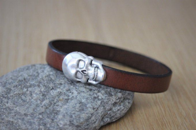 Bracelet cuir style biker fermoir tête de mort