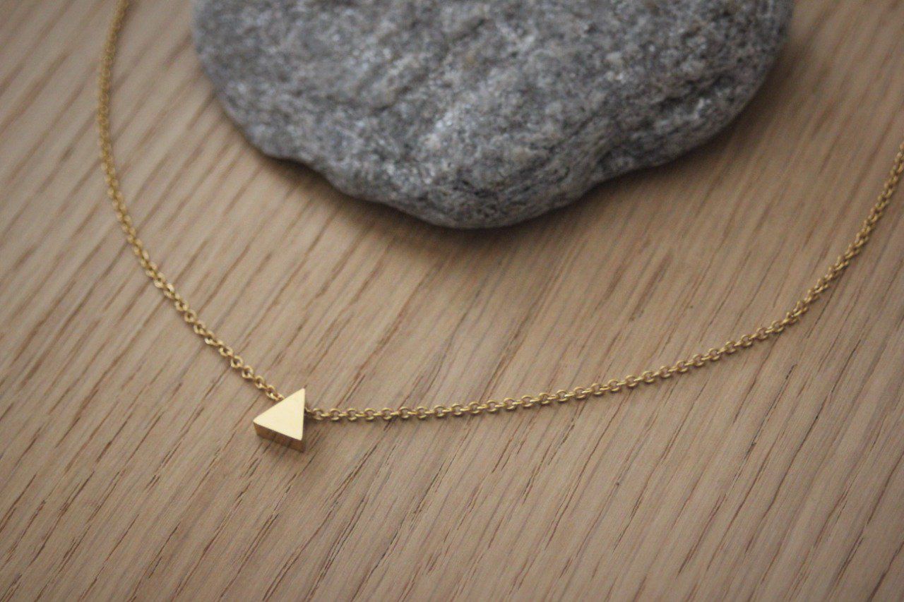 Collier acier inoxydable doré avec perle triangle - Emmafashionstyle