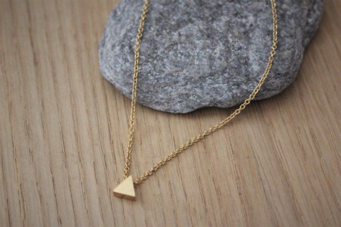 Collier acier inoxydable doré avec perle triangle