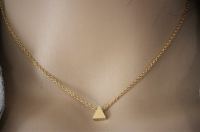 Collier acier inoxydable doré avec perle triangle