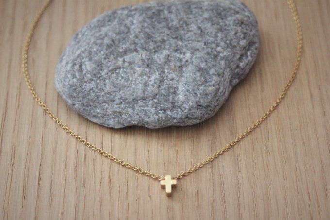 Collier acier inoxydable doré pendentif petite croix