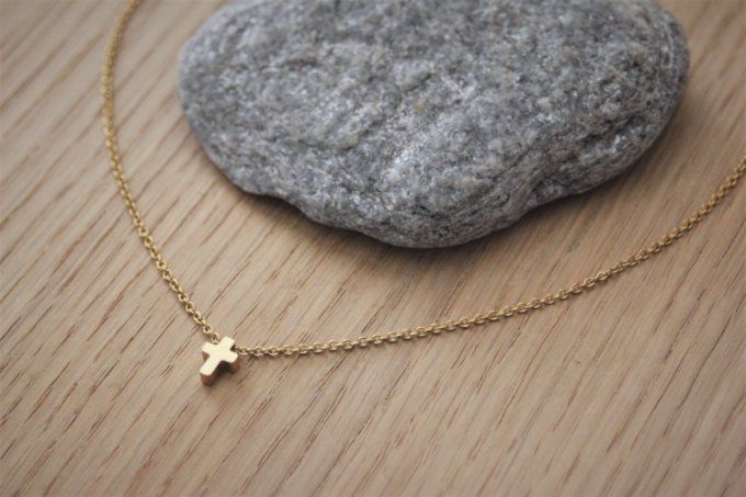 Collier acier inoxydable doré pendentif petite croix