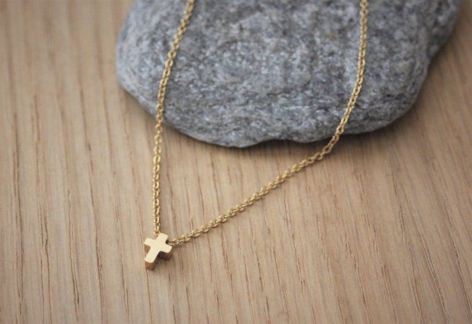 Collier acier inoxydable doré pendentif petite croix