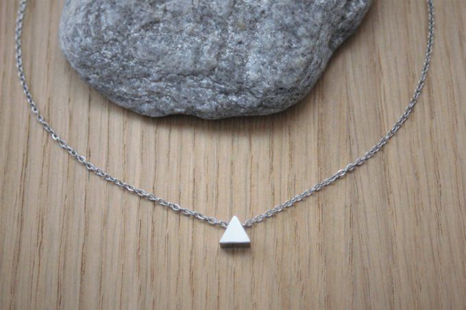 Collier acier inoxydable avec perle triangle 