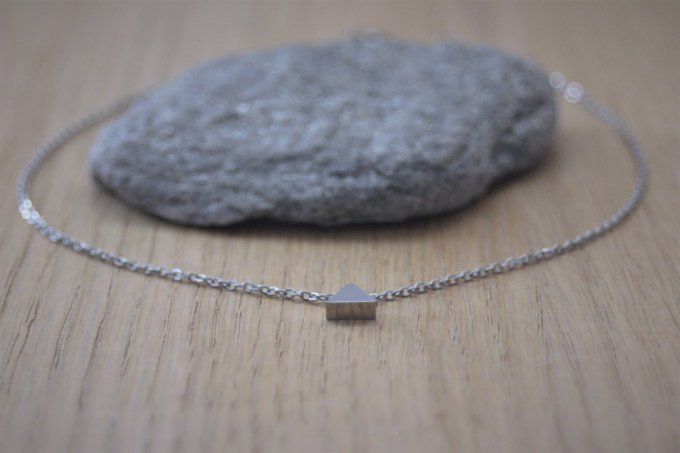 Collier acier inoxydable avec perle triangle 