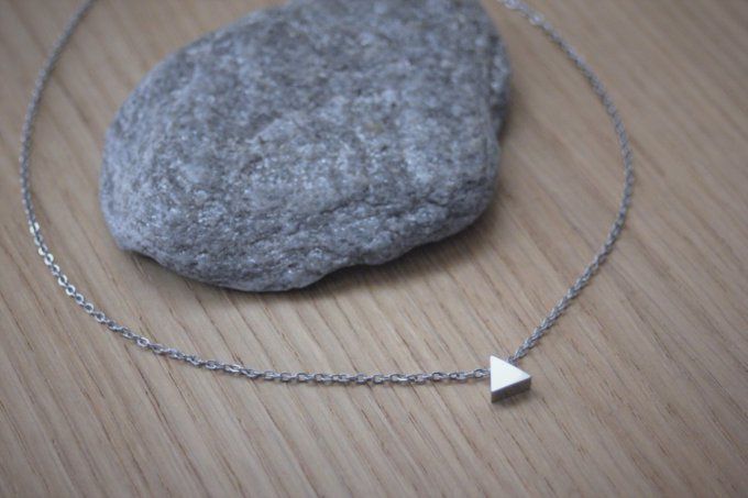 Collier acier inoxydable avec perle triangle 