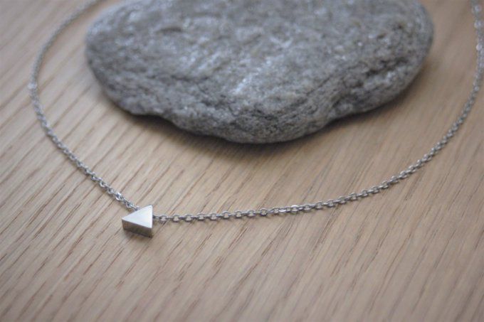 Collier acier inoxydable avec perle triangle 