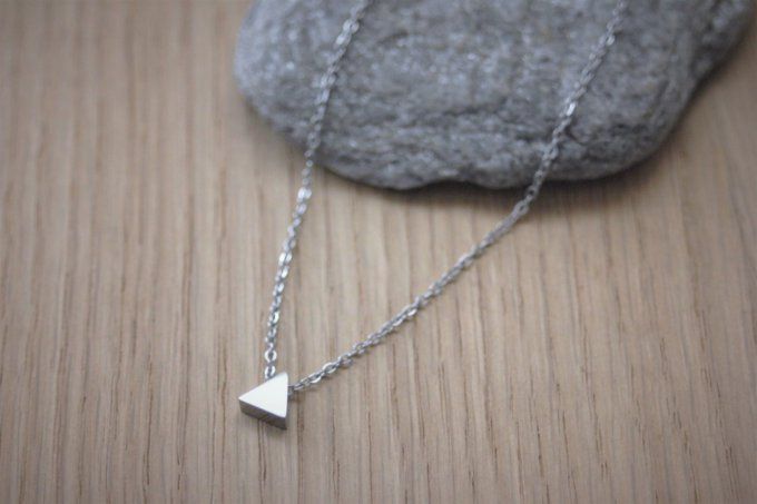 Collier acier inoxydable avec perle triangle 