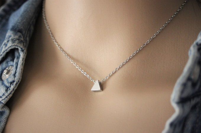 Collier acier inoxydable avec perle triangle 