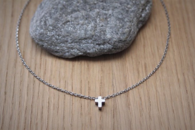 Collier acier inoxydable pendentif petite croix 