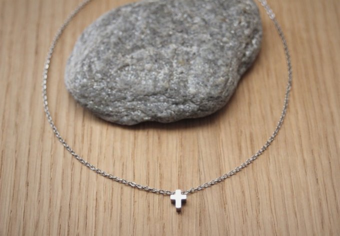 Collier acier inoxydable pendentif petite croix 