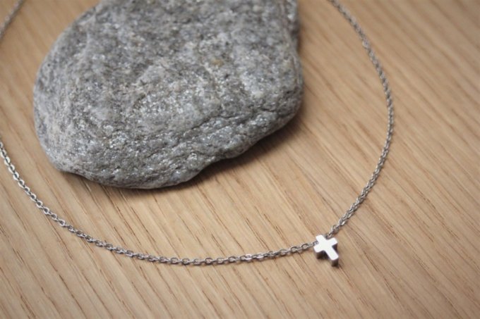 Collier acier inoxydable pendentif petite croix 