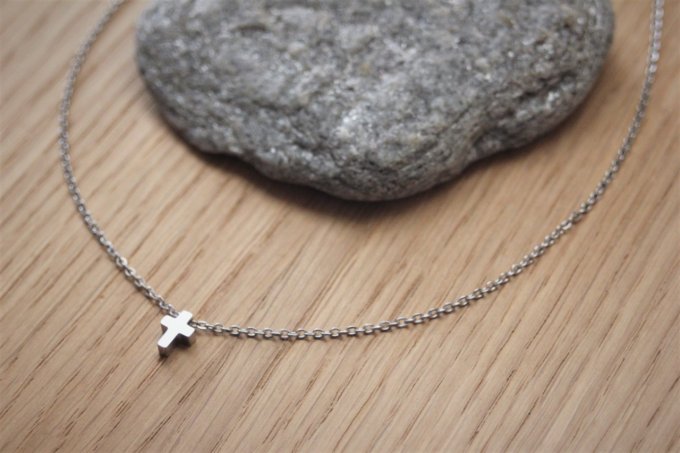 Collier acier inoxydable pendentif petite croix 