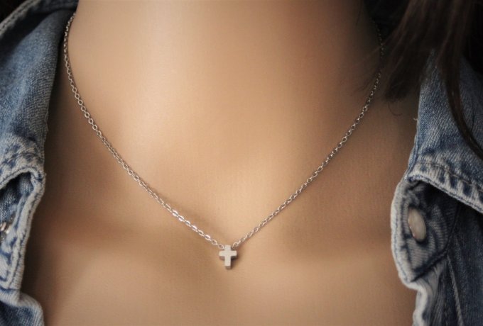 Collier acier inoxydable pendentif petite croix 