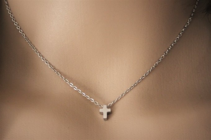 Collier acier inoxydable pendentif petite croix 