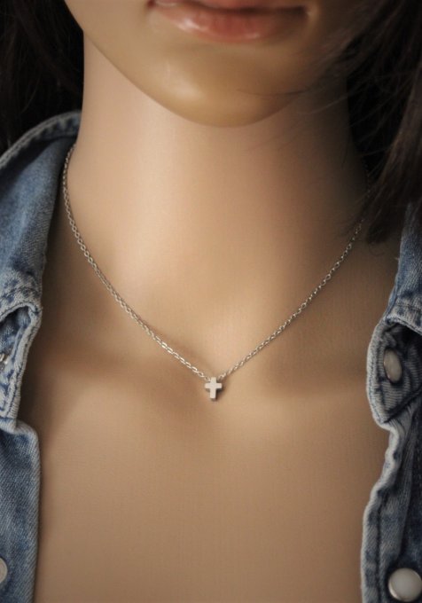 Collier acier inoxydable pendentif petite croix 