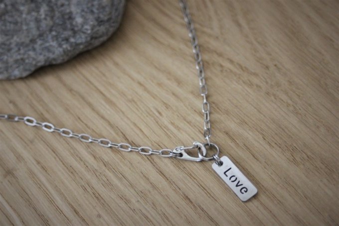 Collier en acier inoxydable avec plaque message love