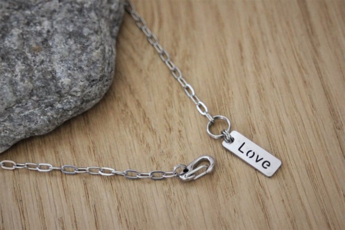 Collier en acier inoxydable avec plaque message love