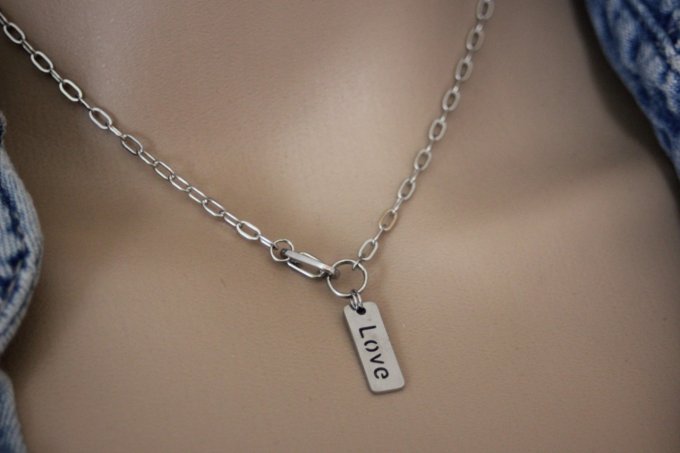 Collier en acier inoxydable avec plaque message love