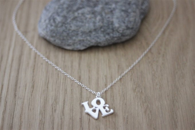 Collier argent ras de cou pendentif LOVE