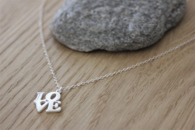 Collier argent ras de cou pendentif LOVE