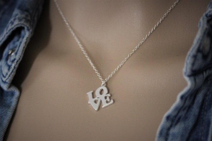 Collier argent ras de cou pendentif LOVE