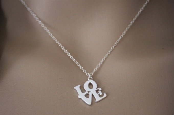 Collier argent ras de cou pendentif LOVE