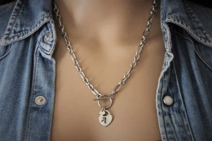 Collier en acier inoxydable gros maillons avec breloque cadenas coeur