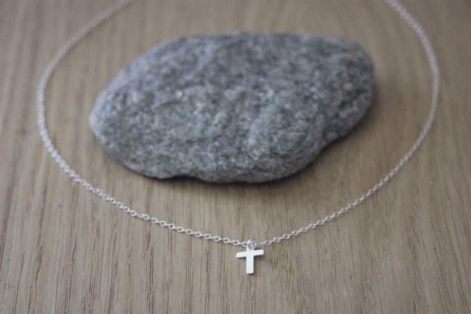 Collier en argent massif pendentif petite croix
