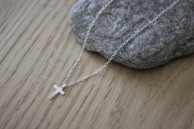 Collier en argent massif pendentif petite croix