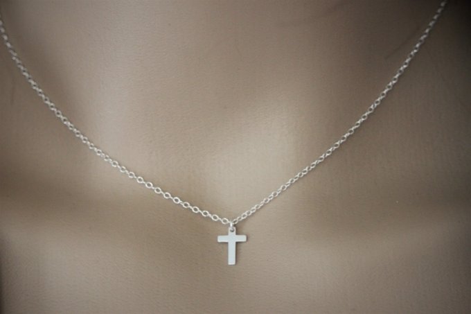 Collier en argent massif pendentif petite croix