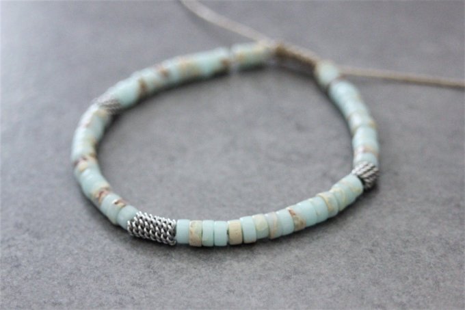 Bracelet perles heishi en jaspe impérial et tubes barbelé acier inoxydable