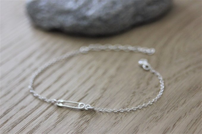 Bracelet en argent massif avec petite épingle à nourrice