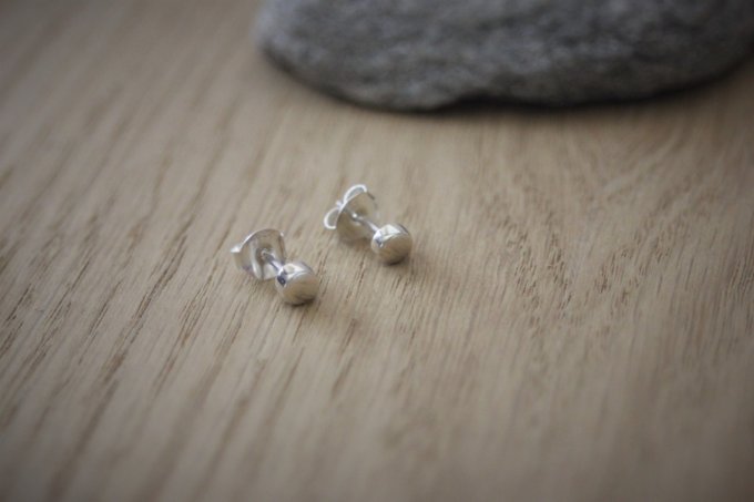 Boucles d'oreilles demi boules en argent massif 