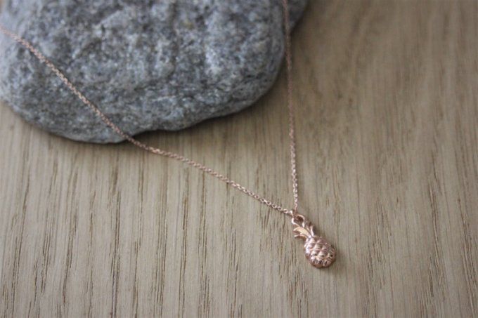 Collier ras de cou or rose pendentif ananas