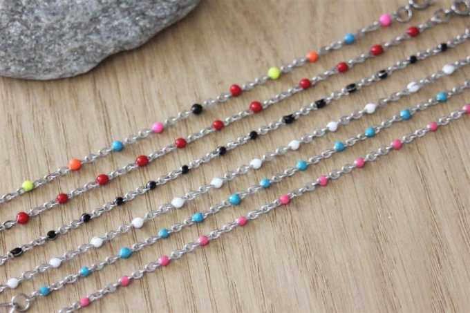 Collier acier inoxydable petites perles de couleur en résine 
