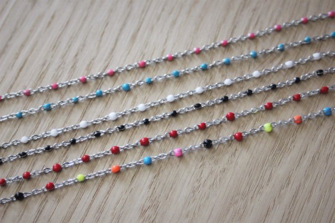 Bracelet acier inoxydable petites perles de couleur en résine