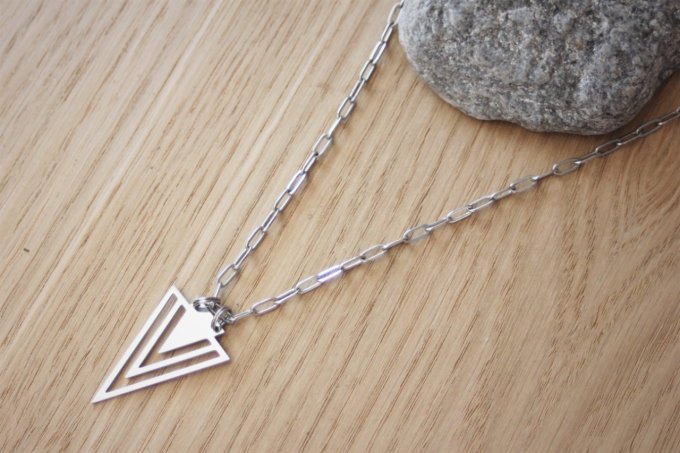 Sautoir ou Collier 2 rangs en acier inoxydable pendentif triangle