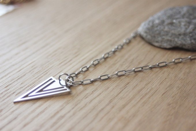 Sautoir ou Collier 2 rangs en acier inoxydable pendentif triangle