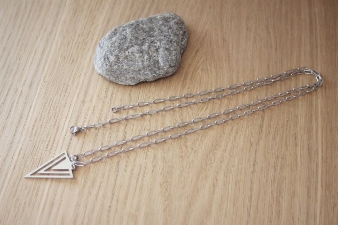 Sautoir ou Collier 2 rangs en acier inoxydable pendentif triangle