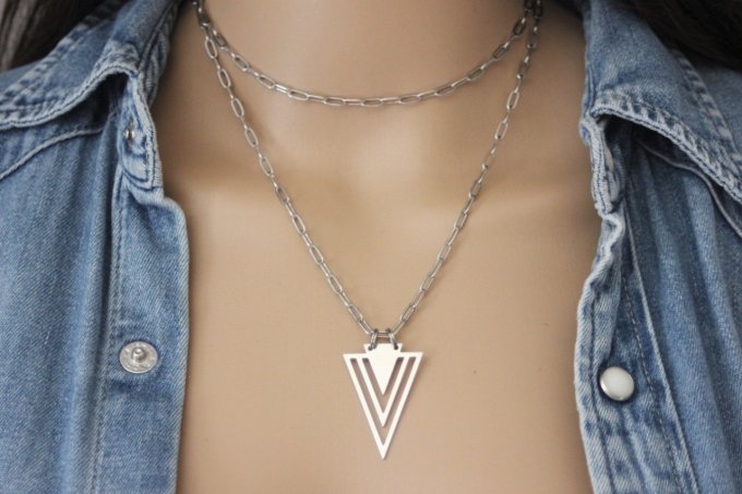 Sautoir ou Collier 2 rangs en acier inoxydable pendentif triangle