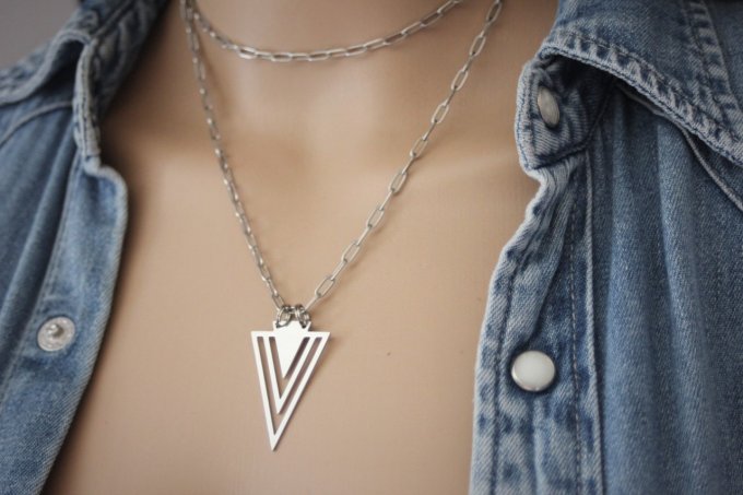 Sautoir ou Collier 2 rangs en acier inoxydable pendentif triangle