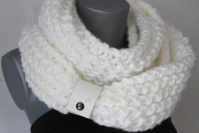 Snood laine blanche oversize et lacet cuir blanc 