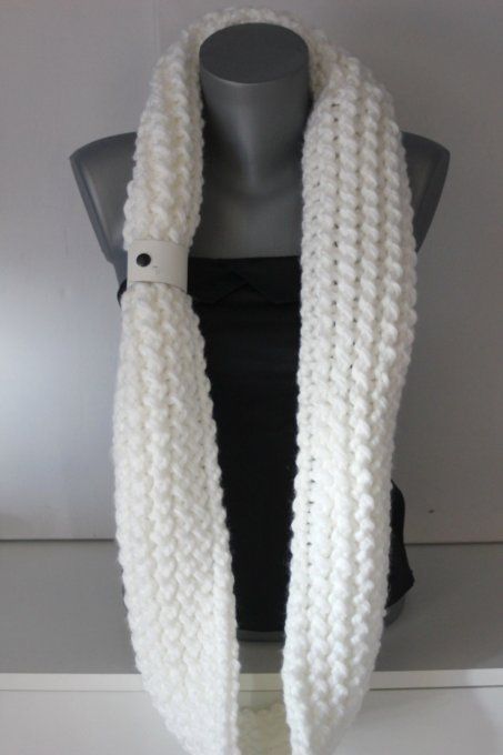 Snood laine blanche oversize et lacet cuir blanc 